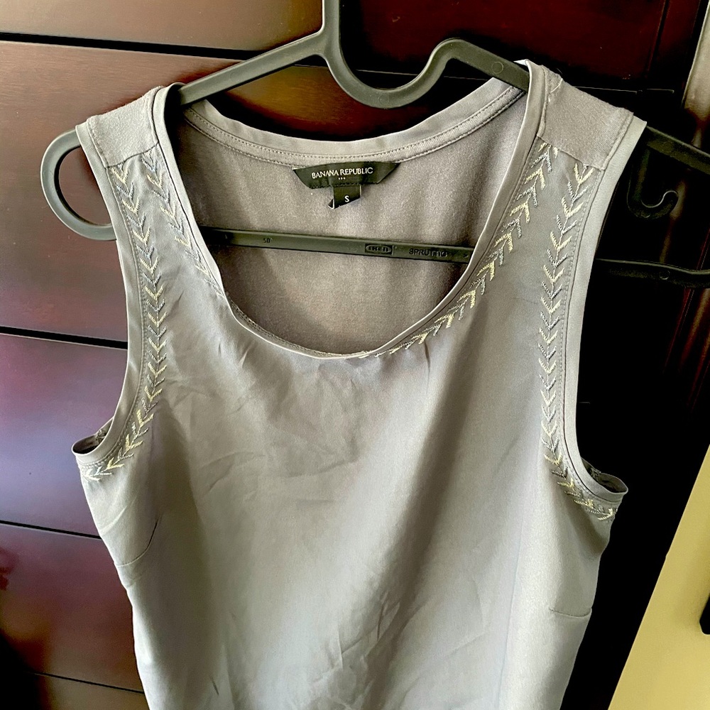 Banana republic sleeveless shirt